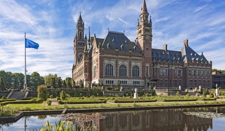 geraedtsmariel's tweet image. 1/2 Today marks 9 years since the Permanent Court of Arbitration, seated in The Hague, decided in favor of Philippines’ maritime rights  in the #SouthChinaSea
The award remains valid and legally binding under the #UNCLOS .
