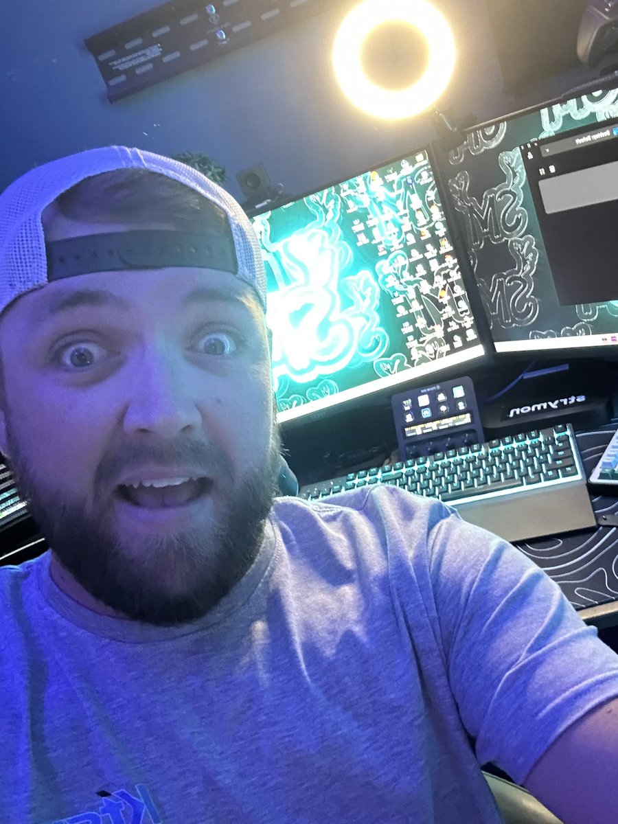 It’s a Beers &amp; Bots Friday! 

Come by and hang out! 

kick.com/sluggymoose