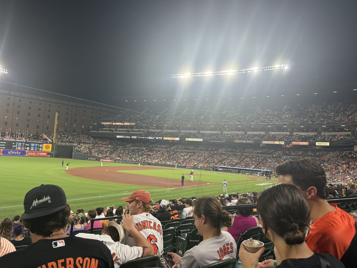 KyleJAndrews_'s tweet image. Camden Yards, Orioles-Marlins. O’s lead 5-0 heading into the bottom of the 8th.