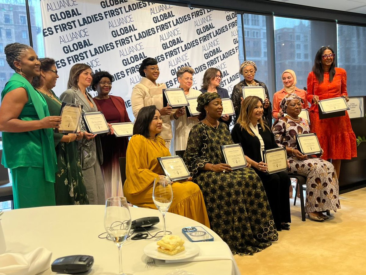 OAFLAD's tweet image. 🇺🇸#NewYork 💫 Day 3 | July 10
#GlobalFirstPartnersAcademy @gflaorg
As the curtains closed on the 3rd Annual Academy, First Ladies wrapped up three powerful days of strategy, sisterhood, and shared purpose.
From resource mobilization to legacy-building and a roundtable, the day…