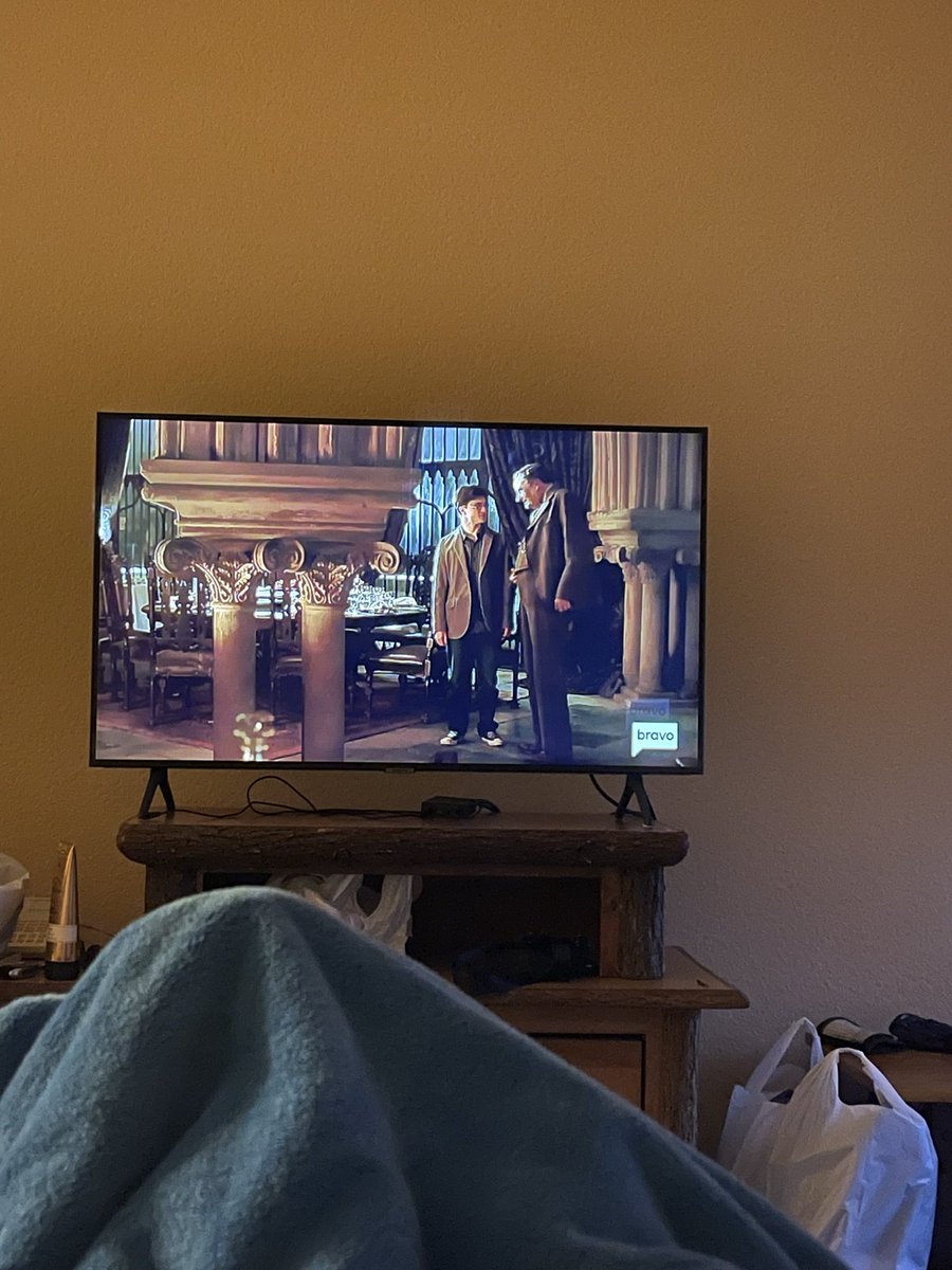 Val_Sommer's tweet image. Considered the hot tub when we got back to the hotel, but this bed is pretty comfy and HP is onβ¦
