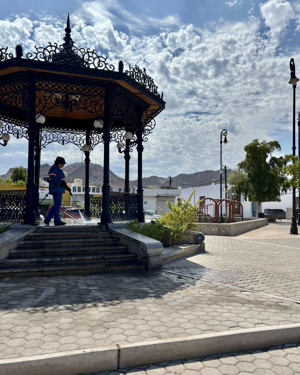 Limpieza con agua tratada 💧 en la plaza Villa de Seris y El Cárcamo. 🌳

#HermosilloCRECELimpio