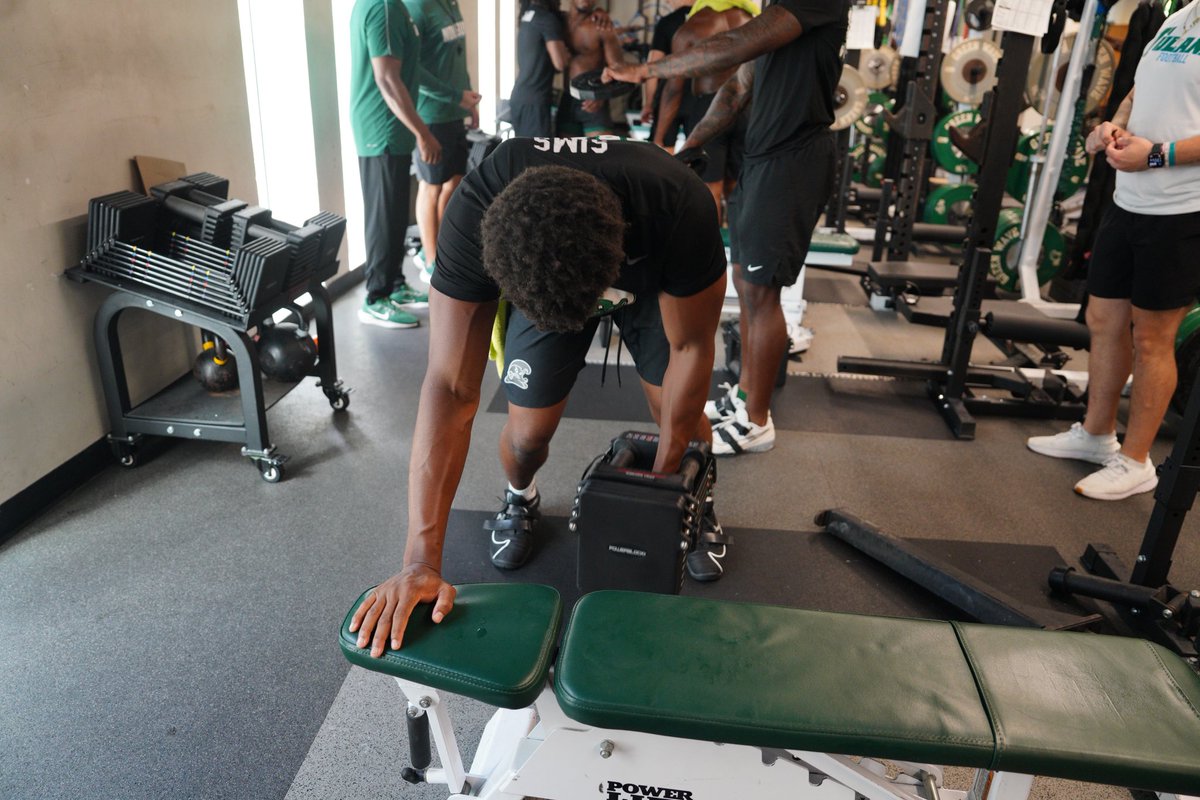 JoshSims_23's tweet image. work!! @GreenWaveFB @JJMcCleskey 
@laura_j25