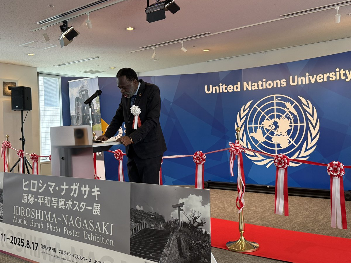 gen_fukuda's tweet image. 国連大学は日本に唯一本部がある国連機関です。19才の春にインターンした国連広報センターも入っている渋谷の国連大学ビル２階で、戦後80年の節目の夏に国連大学・広島市・長崎市主催の #ヒロシマ・ナガサキ原爆・写真ポスター展…