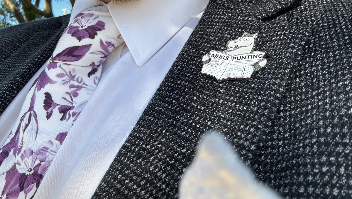 Got the tie on for the winning interview with <a href="/PaulJoice1/">Paul Joice</a> + <a href="/SkyRacingAU/">SKY Racing</a> today at exactly 2:16pm, considering:

a) Jump on time 
b) Sir Carter breaks the 1350m track record and c) Joicey isnt mouth deep into a platter of party pies and is late to the winning enclosure 

#Mugafest