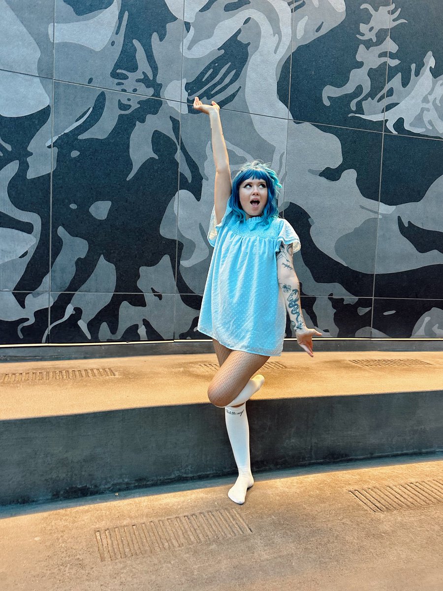 angelusaja's tweet photo. hoping i have an excuse to bring out the blue wig again soon.. #feelslikemagic https://t.co/xN7uXN7iV4