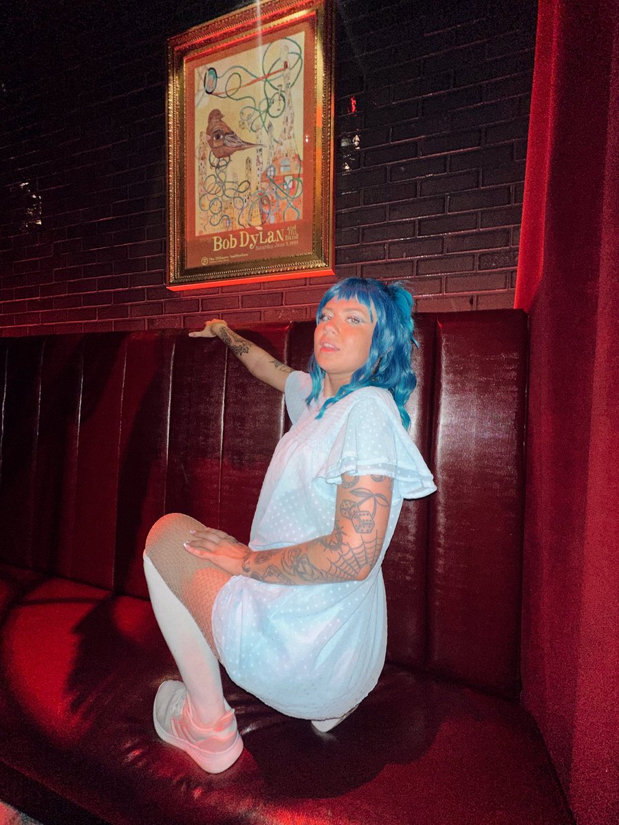 angelusaja's tweet photo. hoping i have an excuse to bring out the blue wig again soon.. #feelslikemagic https://t.co/xN7uXN7iV4