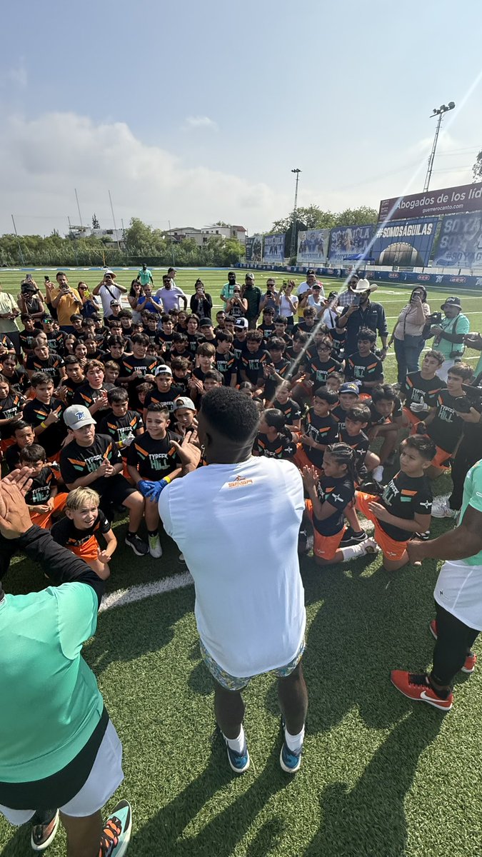 cheetah's tweet image. Last @soulrunner speed academy camp of the off season in Monterrey, mexico ❤️ #ForTheKids