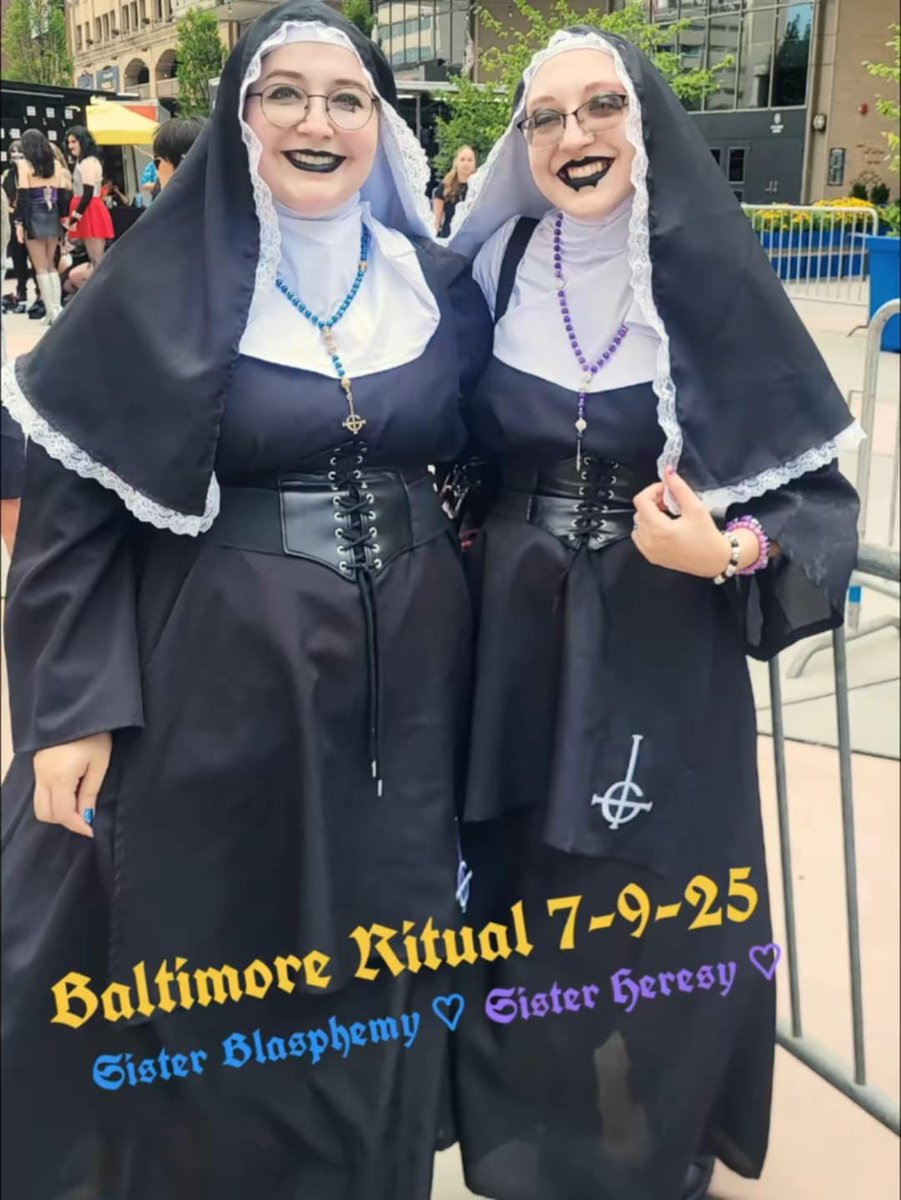 flyinlaboratory's tweet image. These were our looks for the Baltimore Ritual! I couldn&apos;t have asked for a better first Ritual experience, the show was amazing and everyone was so nice :]! If you ended up with one of my mini-prints, I hope ya like it! #thebandghost
