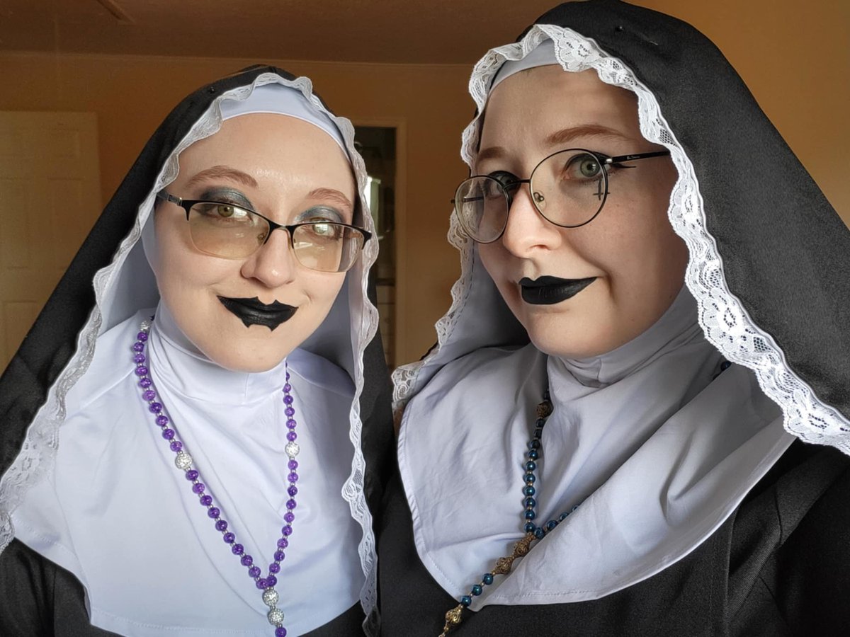 flyinlaboratory's tweet image. These were our looks for the Baltimore Ritual! I couldn&apos;t have asked for a better first Ritual experience, the show was amazing and everyone was so nice :]! If you ended up with one of my mini-prints, I hope ya like it! #thebandghost