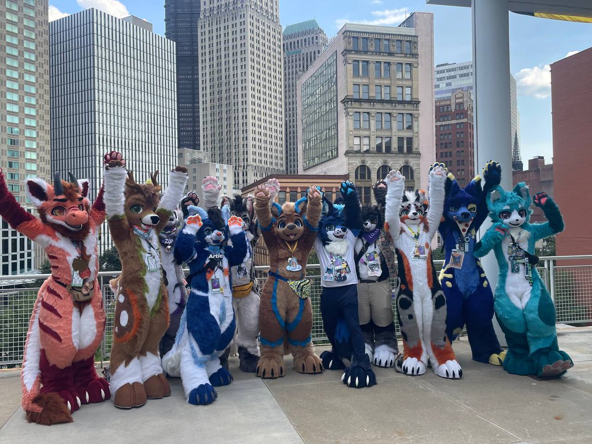 I had an absolutely AMAZING time at #Anthrocon this past weekend with everybody!! Friends old and new made this a con I'll never forget!! Have a couple of my favorite pics for #FursuitFriday :3c