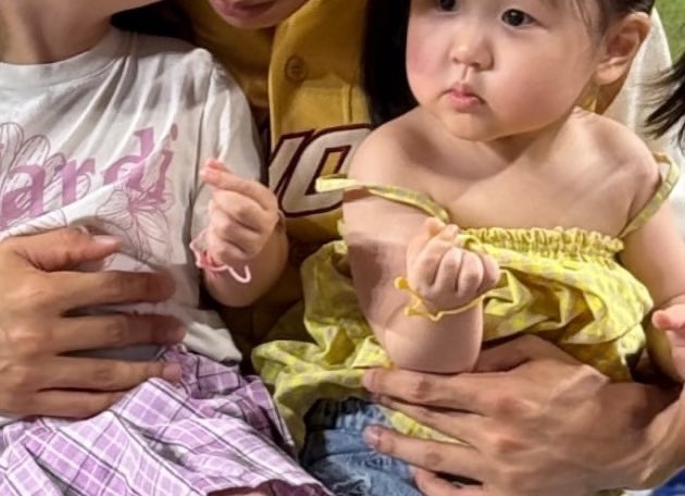 아 잠만
애기들 손꾸락 보실 분ㅠ