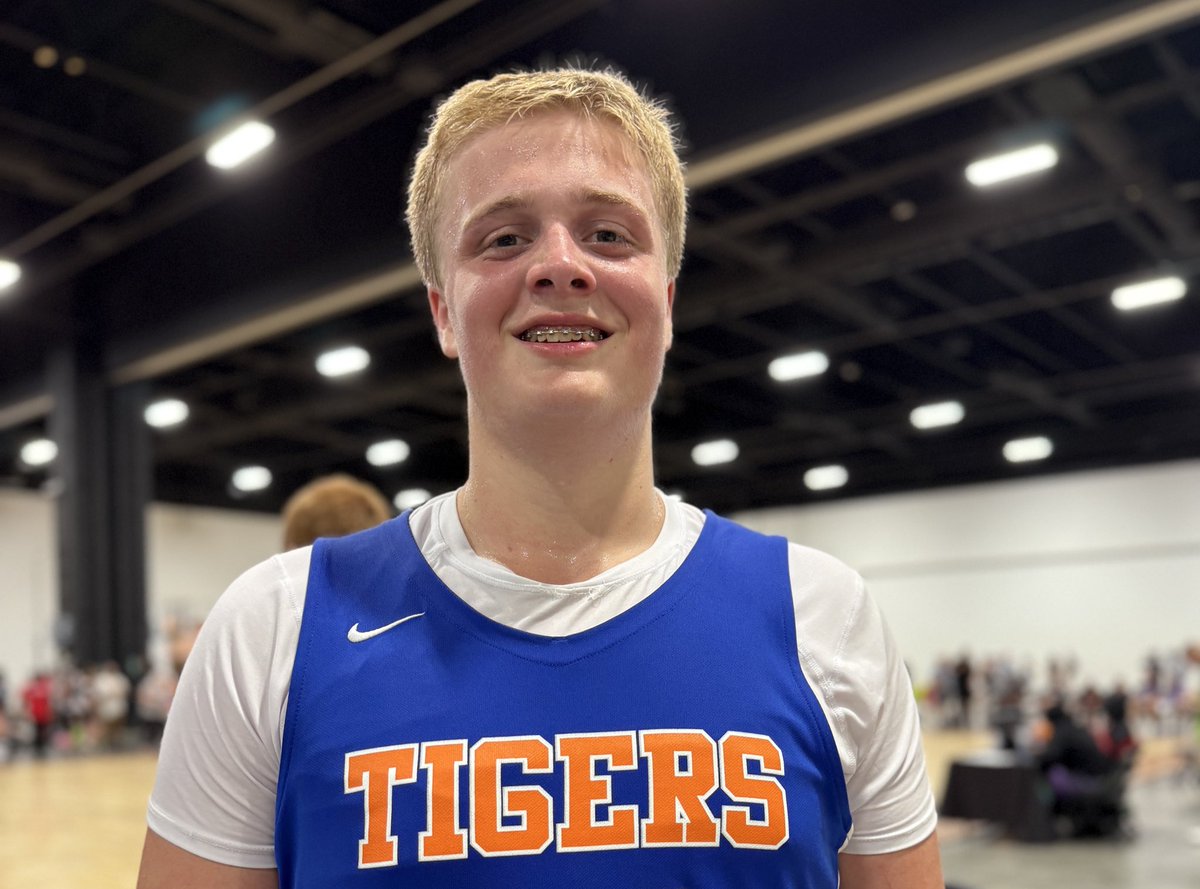Cutter Sisk and DJ Roberson combine for 34 points as the Tennessee Tigers go to 2-0 on the weekend here at #BOTS.