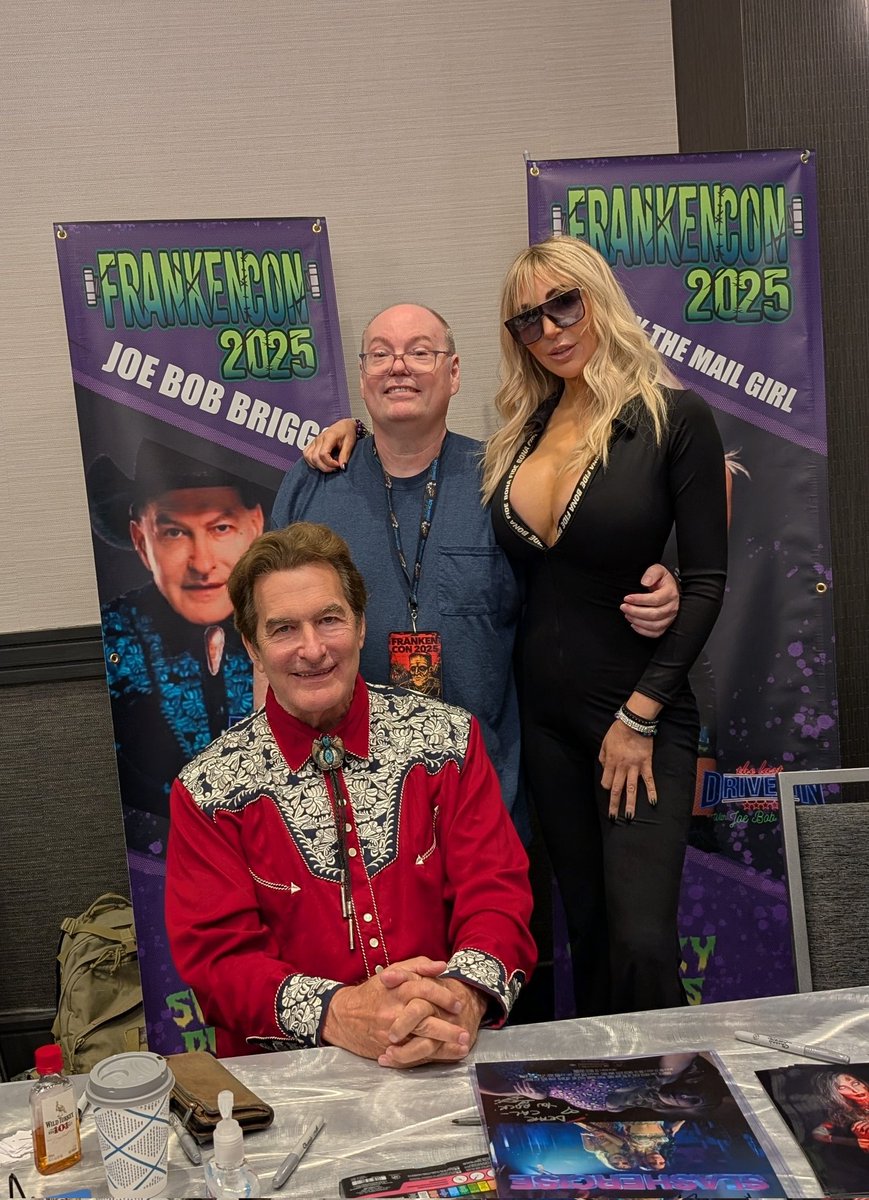 How many werewolves do you see in this picture? #MutantFam #TheLastDriveIn <a href="/therealjoebob/">Joe Bob Briggs</a> <a href="/kinky_horror/">Diana “Darcy the Mail Ghoul” Prince 🎃💌</a> (I'll never tell.)