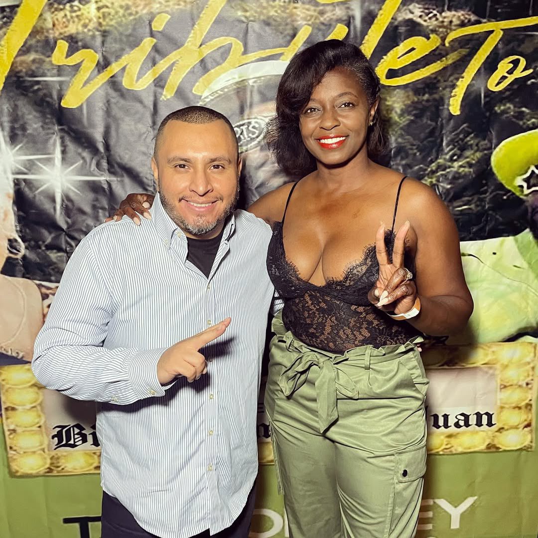 Irvin Scott (@irvinurban) on Twitter photo So honored to have been part
of the Hollywood Tribute
to the legendary <a href="/thedonjuanshow1/">Donjuanshow</a>!
Big thanks to the hilarious <a href="/HeyLuenell/">Luenell Campbell</a> for hosting and to Kevin Rouse,
and the amazing Rouse House Entertainment team for producing such a memorable night.
#BishopDonMagicJuan #Luenell So honored to have been part
of the Hollywood Tribute
to the legendary <a href="/thedonjuanshow1/">Donjuanshow</a>!
Big thanks to the hilarious <a href="/HeyLuenell/">Luenell Campbell</a> for hosting and to Kevin Rouse,
and the amazing Rouse House Entertainment team for producing such a memorable night.
#BishopDonMagicJuan #Luenell