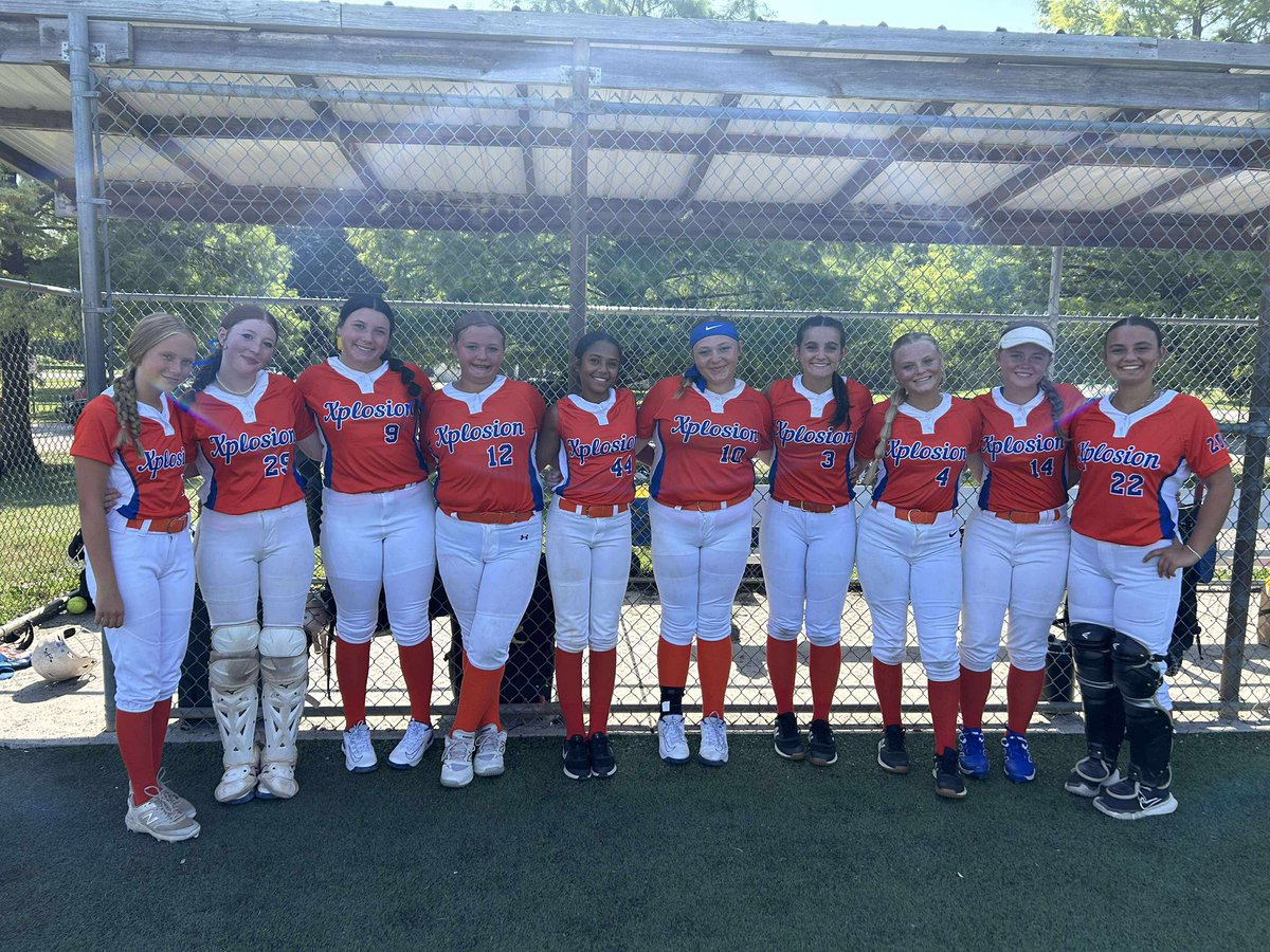 wvbombersgold's tweet photo. Battling it out at Berliner at the 16u All-Sanctioned World Series! Come See us. 2-0 so far in pool play! @ExtraInningSB @Softball_SalemU @LawrenceTechU @SoftballRio @MountStJosephU @capitalsoftball @avaa2028nsr @KynziB2029 @faithannahall @jozeywilsonsb @AbbieCorbi74739 https://t.co/gA3DYRXIax