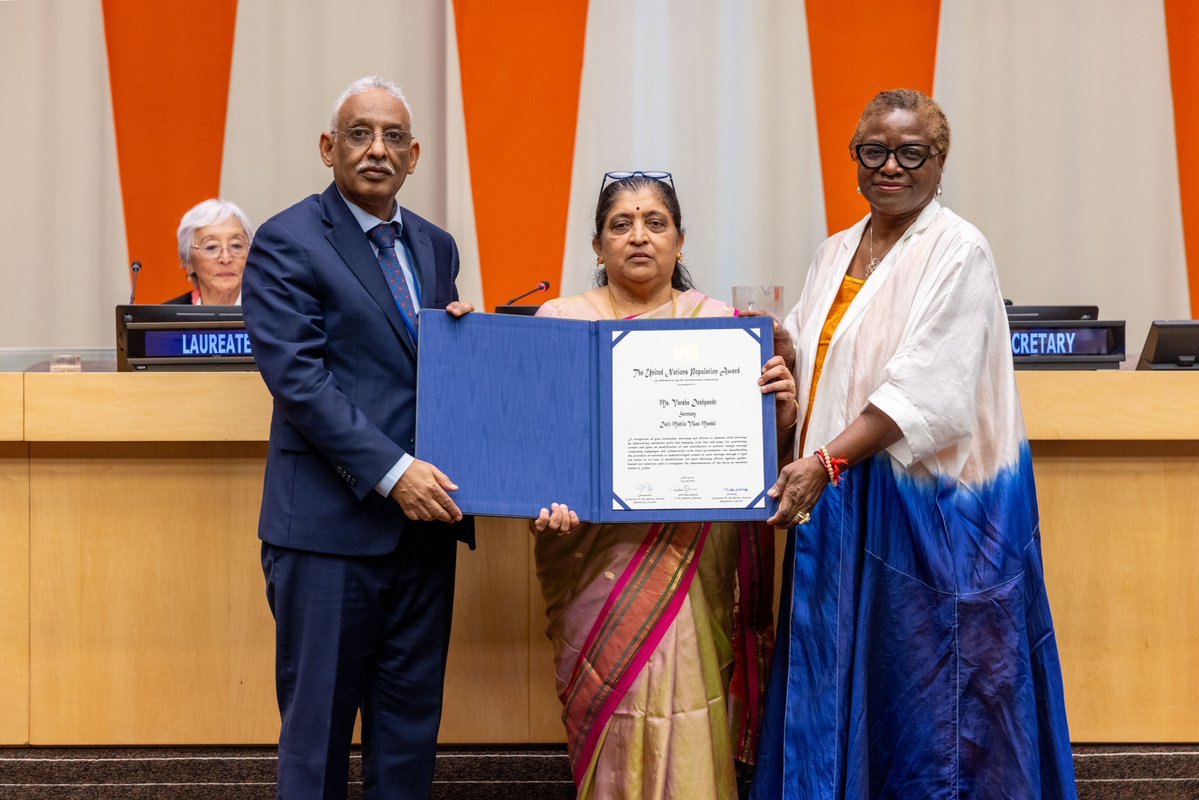Atayeshe's tweet image. Congratulations to Varsha Deshpande and the International Union for the Scientific Study of Population, this year's #UNPopAward laureates.
@UNFPA applauds their outstanding contributions to population issues.
Find out more: unf.pa/unpa25