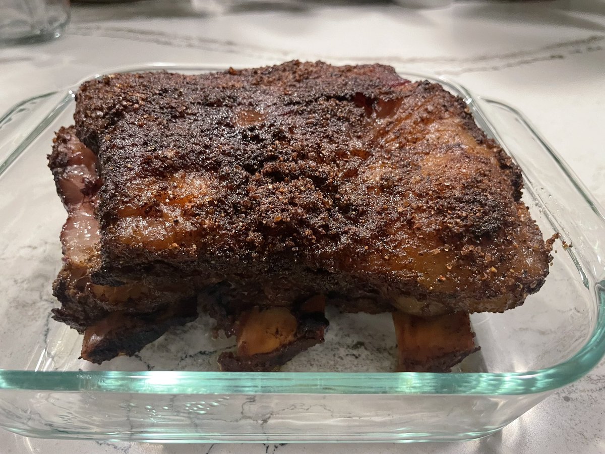 ItsASmallGirl's tweet image. We got a smoker/grill last week. Ive had a cut of beef half short ribs from a cow purchase that i had been saving. Decided to smoke them today. Holy hell, these are a fat bomb!