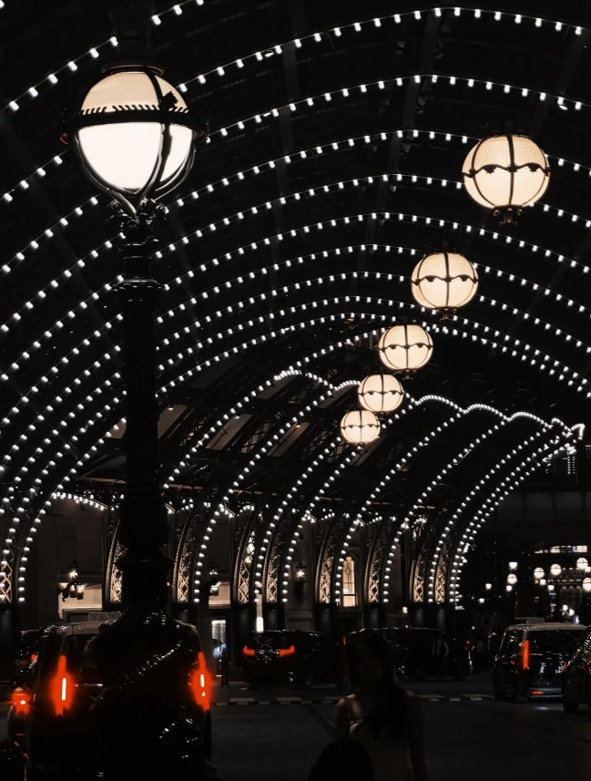 Violet62417872's tweet image. Under a cosmic tapestry, city lights spark like dreams come alive 🌃🌌. The night holds infinite quiet moments that shine louder than any daylight noise. I’m lost in the glow and found. #QuietWonder