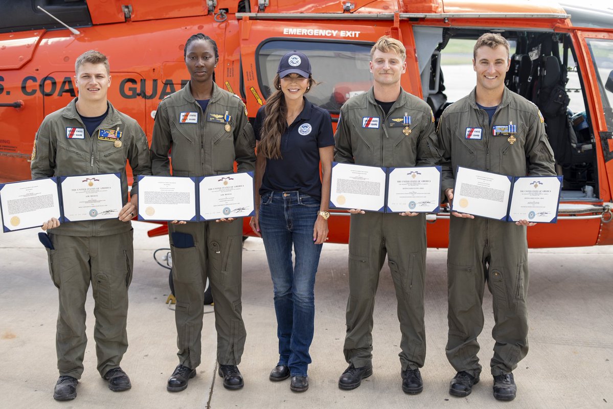USCGHeartland's tweet image. Today, @DHSgov Secretary @KristiNoem recognized the air crew of the MH-65 rescue helicopter 6553 for their heroic actions in Kerrville, Texas on July 4.
#AmericasFirstResponder #ValuetoNation