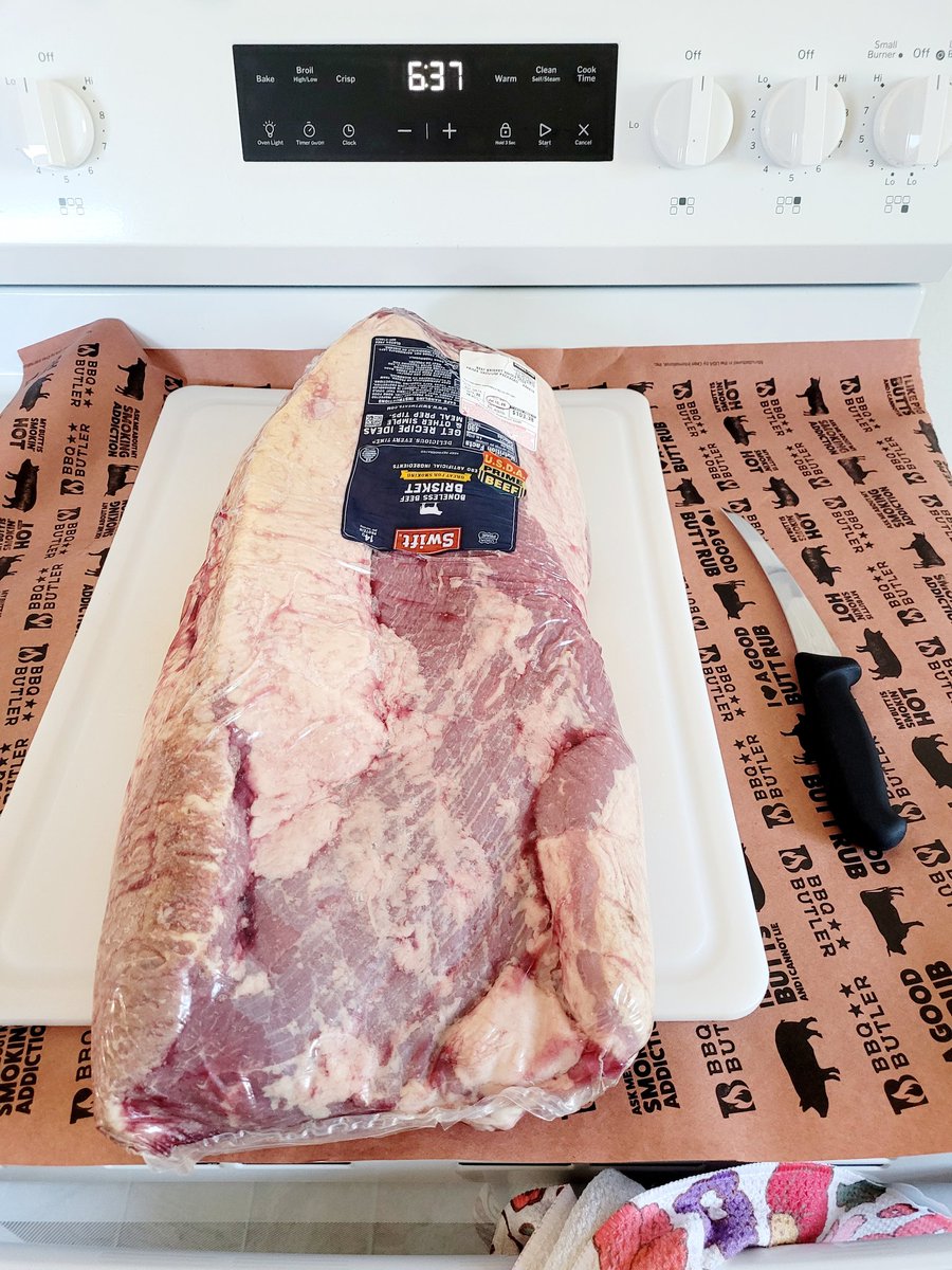 Holy Shit! I'm finally finished with all the meats until I throw this bad boy on the smoker tomorrow night.
About 15.5 lbs after a 3 1/2 lb trim.
This Prime brisket is going to soak the flavor in for the next 30 hours.
👀😍🔥🔥🔥
#CoppertonCarnivore💨🍻🤘