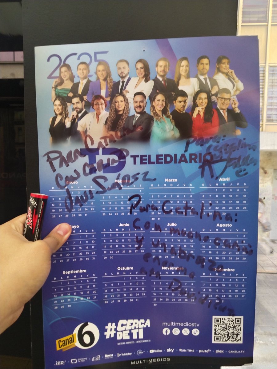 jashua_omar's tweet image. Hoy con Mis amigos de TELEDIARIO @agabybalderas @davortega_7 y Javier Suárez. Aquí mandamos este saludo especial para ti @LaCatalinagar Y este calendario TELEDIARIO te lo daré el domingo en la arena México que emoción 💘💘