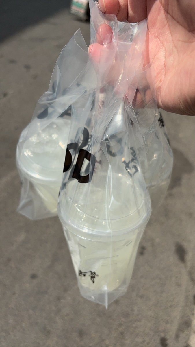 web3_home's tweet image. 最朴实无华的商战，美团点开外卖，送0元外卖，基本都是奶茶，三个号已经送了八杯奶茶，喝完三杯还有三杯，根本喝不完😂😂😂