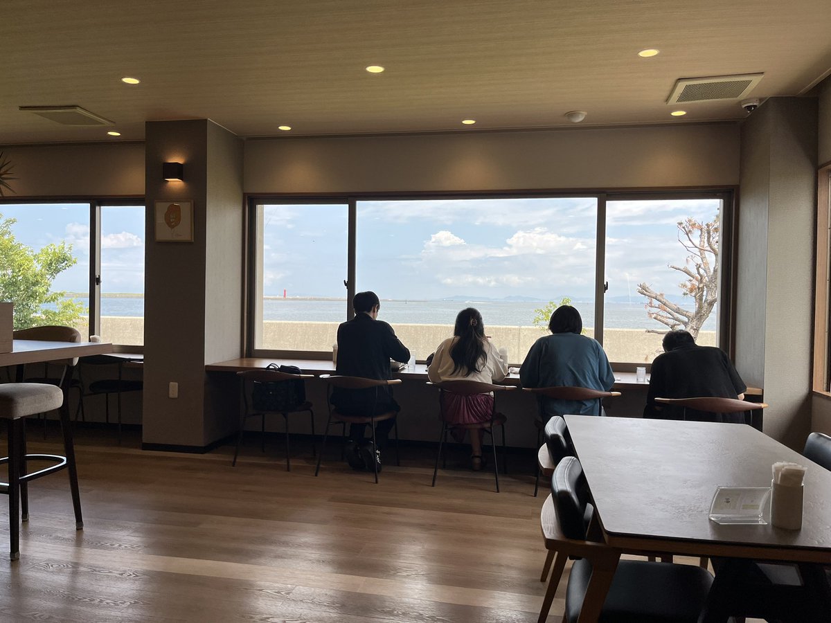 オトンとオカン連れて泉大津の埠頭にある『海と窓』というレストラン？来た！
デートに使えます！☺️めっちゃ穴場✨
