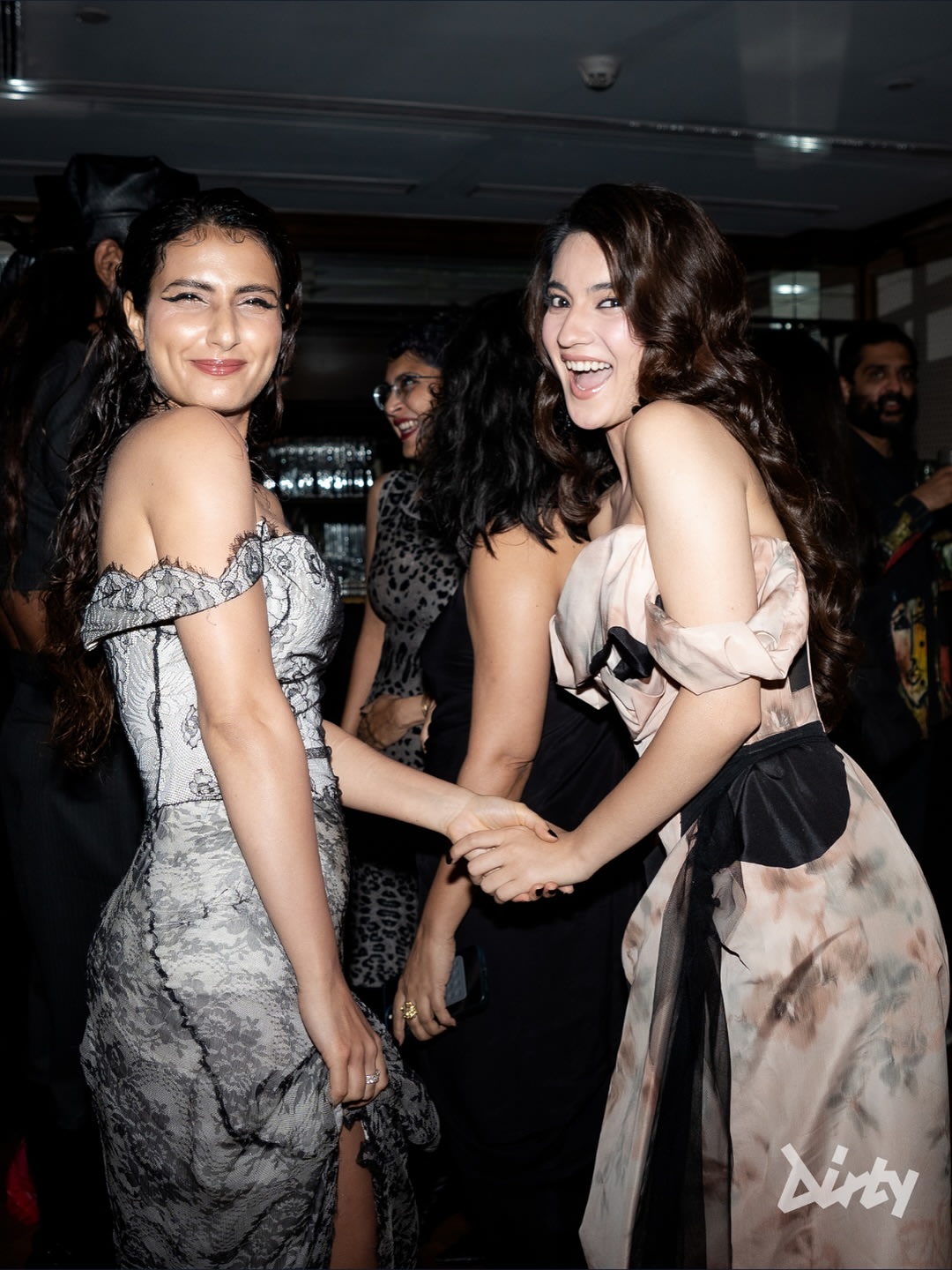 GvnxMYmWMAAflMd?format=jpg&name=large