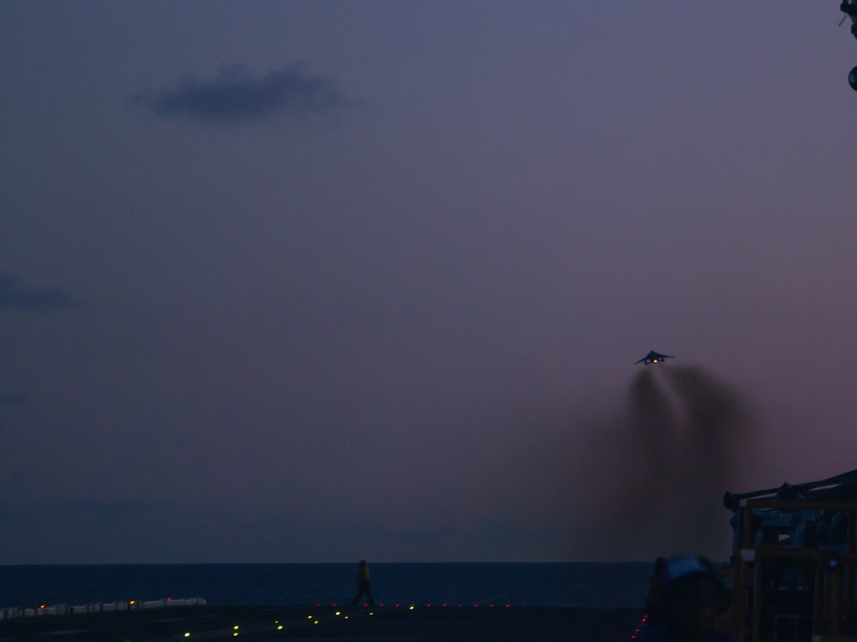 22nd_MEU's tweet image. Harrier Alternative Landings
@USMC with #22dMEUSOC conducts alternative landings during #COMPTUEX. #COMPTUEX refines tactics, techniques, and procedures to execute warfighting functions that enhance operational readiness and lethality as a unified team.
📸 Sgt. Tanner Bernat