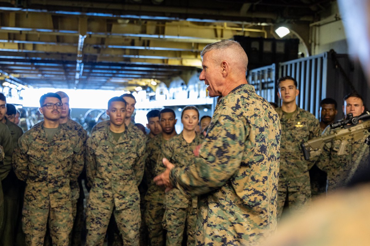 22nd_MEU's tweet image. CMC & SMMC on Deck
@CMC_MarineCorps Gen. Eric M. Smith and the @USMCSgtMaj Carlos A. Ruiz visit #22ndMEUSOC aboard the #USSIwoJima, during COMPTUEX. COMPTUEX refines tactics, techniques, and procedures that enhance operational readiness and lethality as a unified team.
@USMC