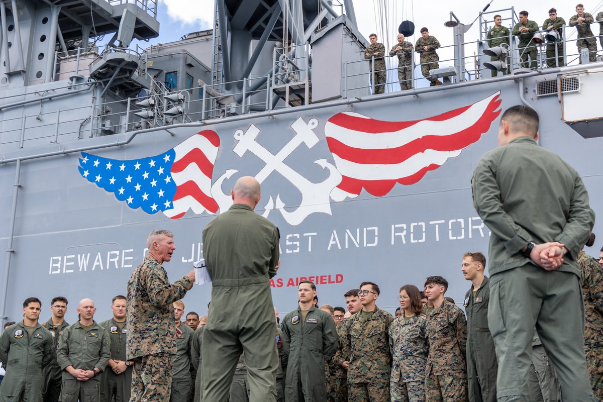 22nd_MEU's tweet image. CMC & SMMC on Deck
@CMC_MarineCorps Gen. Eric M. Smith and the @USMCSgtMaj Carlos A. Ruiz visit #22ndMEUSOC aboard the #USSIwoJima, during COMPTUEX. COMPTUEX refines tactics, techniques, and procedures that enhance operational readiness and lethality as a unified team.
@USMC
