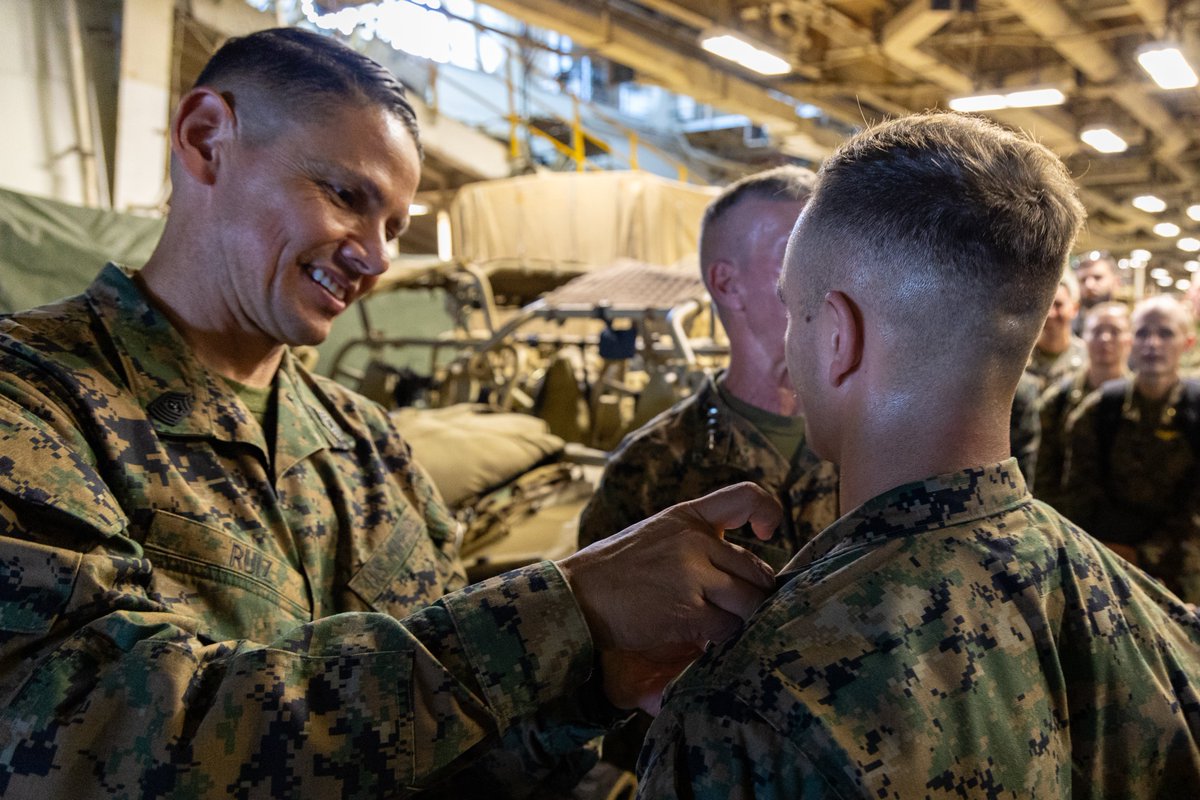 22nd_MEU's tweet image. CMC & SMMC on Deck
@CMC_MarineCorps Gen. Eric M. Smith and the @USMCSgtMaj Carlos A. Ruiz visit #22ndMEUSOC aboard the #USSIwoJima, during COMPTUEX. COMPTUEX refines tactics, techniques, and procedures that enhance operational readiness and lethality as a unified team.
@USMC