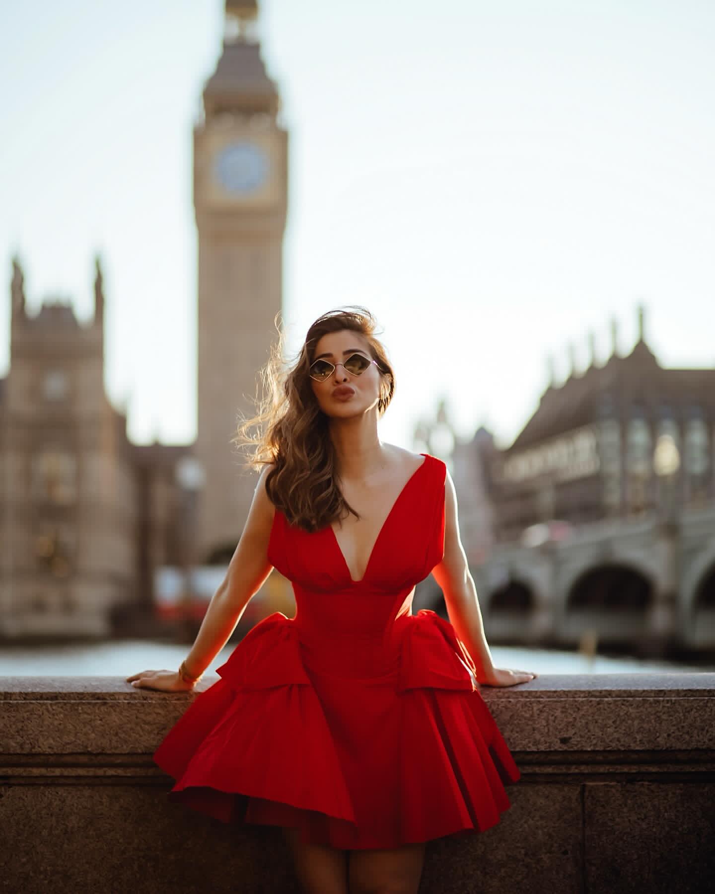 GvnxqriWoAArfr-?format=jpg&name=large