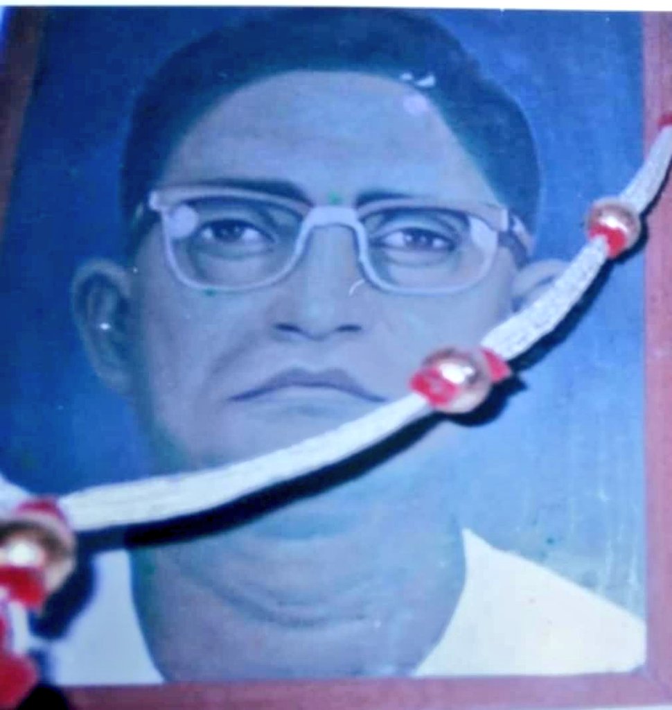 appuaman's tweet image. वैशाली जिले के रामाशीष बाबू एक सामाजिक  व्यक्ति थे उनकी हत्या हाजीपुर गोलंबर के पास 1979 में कर दी गयी थी। उस समय बिहार के तत्कालीन उद्योग मंत्री बसावन सिंह जी के द्वारा  राम आशीष चौक का उद्घाटन किया था।
उतर बिहार और दक्षिण बिहार का गेटवे ऑफ इंडिया माने जाने वाला चौक राम आशीष चौक…