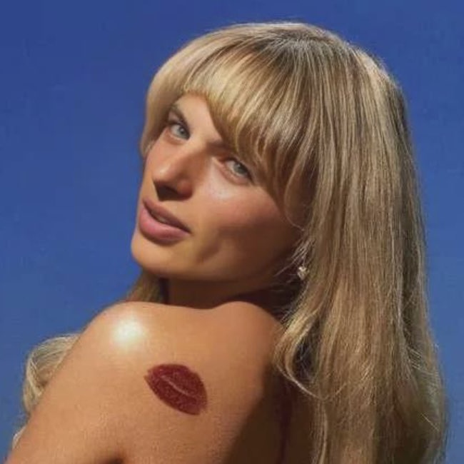 X: "Rubias o morochas?".

Yo: Rubias...