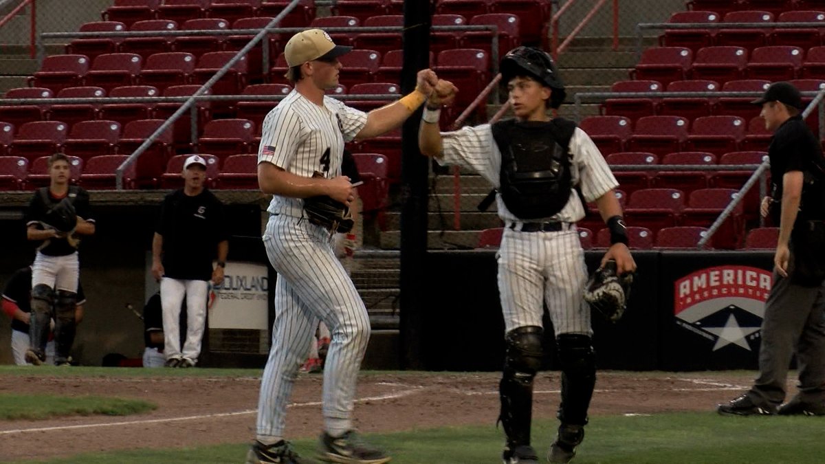 KCAU 9 SportsZone (@sportszonekcau9) on Twitter photo HEELAN HEATS UP!
<a href="/Heelan_Baseball/">Heelan Baseball</a> moves one step closer to a return to the <a href="/IHSAA/">IHSAA</a> State Tournament with a 14-1 victory over Greene County!
<a href="/BHCS_Athletics/">Bishop Heelan Athletics</a> will host Glenwood in Monday's 3A-1 Substate semifinals.
WATCH HERE โพ๏ธโฌ๏ธ
siouxlandproud.com/sports/local-iโฆ HEELAN HEATS UP!
<a href="/Heelan_Baseball/">Heelan Baseball</a> moves one step closer to a return to the <a href="/IHSAA/">IHSAA</a> State Tournament with a 14-1 victory over Greene County!
<a href="/BHCS_Athletics/">Bishop Heelan Athletics</a> will host Glenwood in Monday's 3A-1 Substate semifinals.
WATCH HERE โพ๏ธโฌ๏ธ
siouxlandproud.com/sports/local-iโฆ