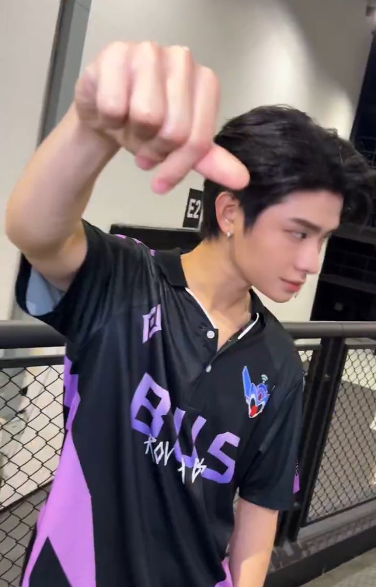 kh1ovele's tweet photo. เอาดี ลุคนี้โคตร Sh1roX 😙 https://t.co/TVhPbVJxrD