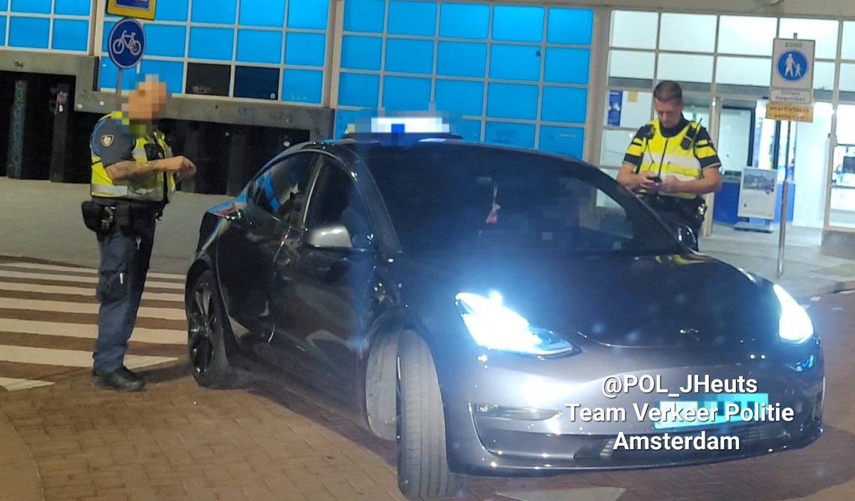 Afgelopen nacht controleerden we i.s.m. THOR Taxizaken diverse taxi's in centrum Amsterdam.
We keken o.a. naar de registratie van de ritten, technische staat voertuig, taxipas, overlast, weigeren ritten, lijnbusbaanontheffing, (verkeers)gedrag, etc.
Resultaten volgen binnenkort!