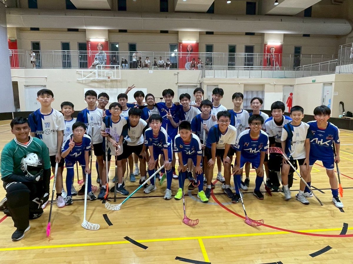 katahirauhc's tweet photo. シンガポールオープン大会2日目、U15は片平所属の長田選手の2得点などの活躍により初勝利❗️U18はダブルヘッダーの2戦目は終了間際の勝ち越し点で勝利❗️
#blueninja
#floorball
#sgopen2025 https://t.co/rSSQvjY6Bt