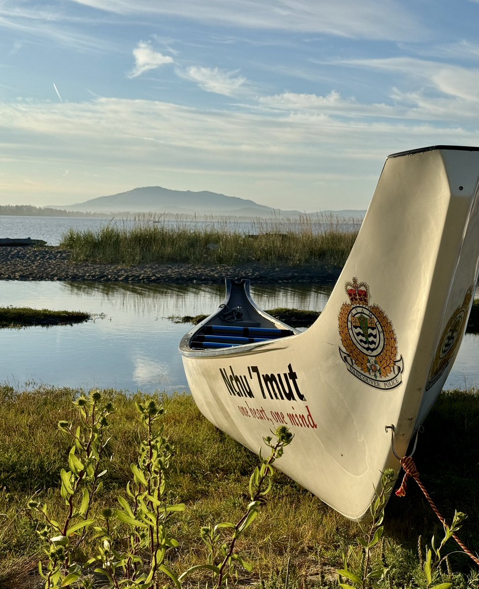 HowardTranYVR's tweet image. Indigenous canoe culture and protocol are a powerful vessel for reconciliation, rooted in ceremony &amp;amp; teachings. 

Grateful to our host Nations, elders, youth &amp;amp; knowledge keepers like @sempulyan for guiding this work. 

#VPD canoe Nchu ‘7mut.  One heart. One mind. #pullingtogether