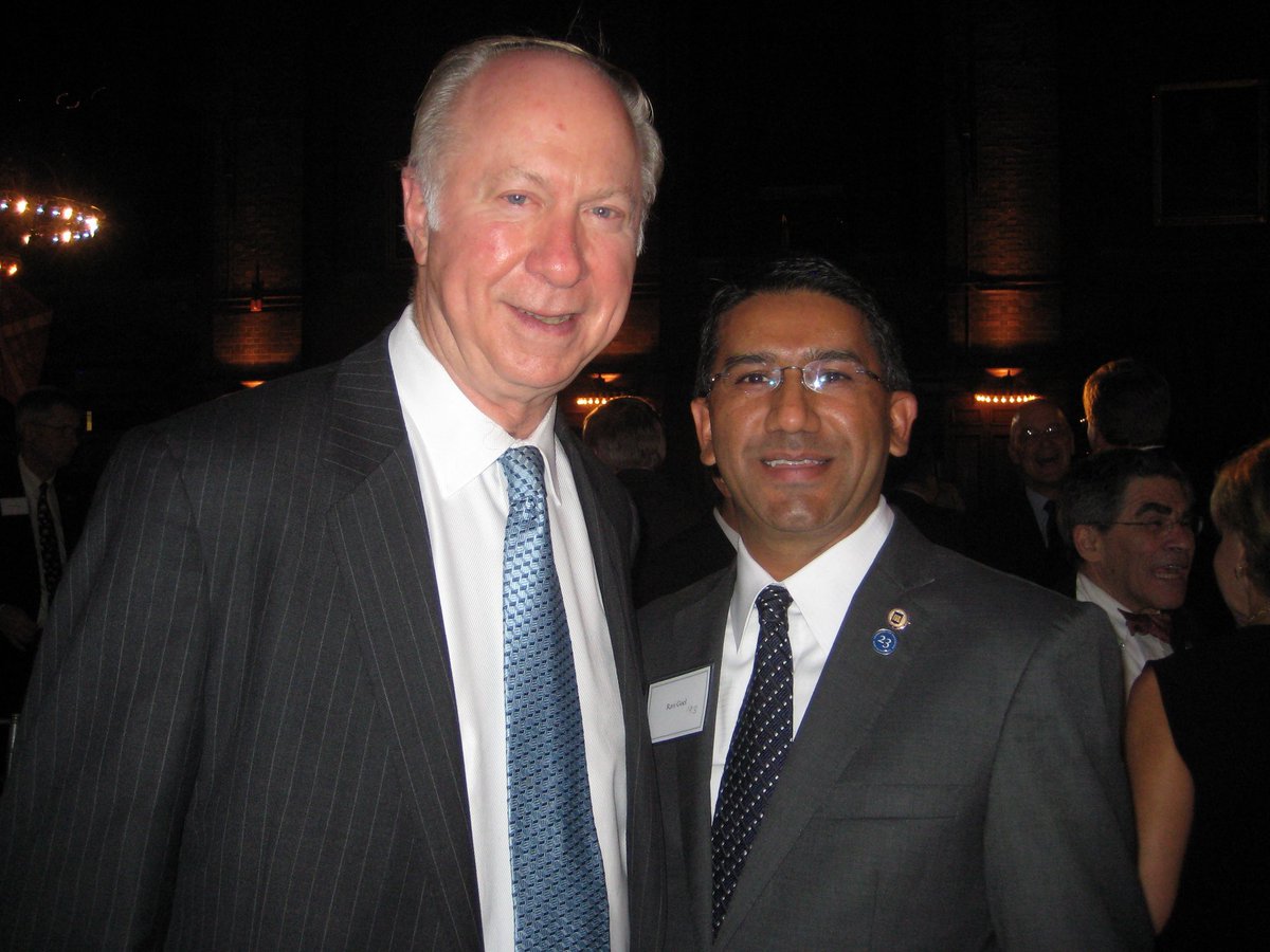 RaviGoelMD's tweet image. David Gergen spoke at the Yale Daily News banquet my senior year—just weeks before joining President Clinton’s cabinet. I thanked him for that unforgettable 1992 speech when we met at Yale President Salovey’s 2013 installation.
RIP to a remarkable public servant. #DavidGergen