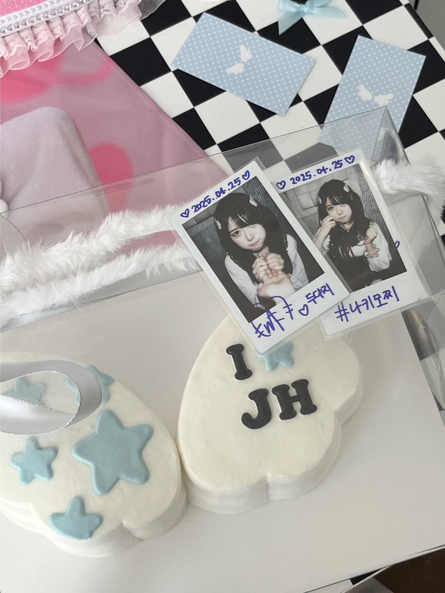 #좋아하는여름은_712

여름을 닮은 너를 좋아해 . . . ˚₊·—̳͟͞͞♡