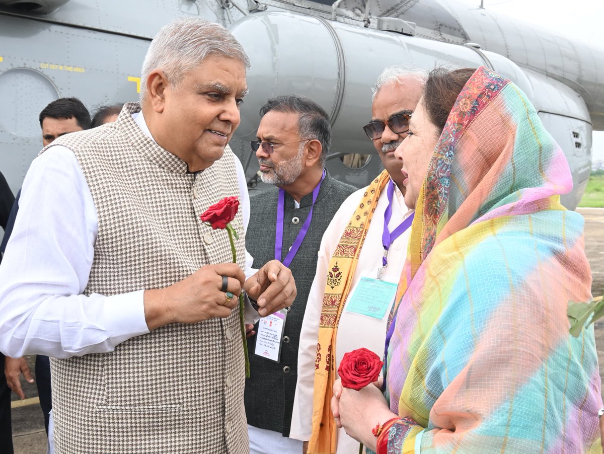 Vice-President of India (@vpindia) on Twitter photo माननीय उपराष्ट्रपति श्री जगदीप धनखड़ के कोटा आगमन पर राजस्थान के माननीय राज्यपाल,श्री हरिभाऊ बागड़े जी, राजस्थान सरकार के माननीय मंत्री, श्री हीरालाल नागर जी और श्री मदन दिलावर जी, एवं अन्य गणमान्य व्यक्तियों द्वारा उनका स्वागत-सत्कार किया गया।
<a href="/BagadeHaribhau/">Haribhau Bagade</a> <a href="/hlnagar/">Heeralal Nagar (Modi ka parivaar)</a> माननीय उपराष्ट्रपति श्री जगदीप धनखड़ के कोटा आगमन पर राजस्थान के माननीय राज्यपाल,श्री हरिभाऊ बागड़े जी, राजस्थान सरकार के माननीय मंत्री, श्री हीरालाल नागर जी और श्री मदन दिलावर जी, एवं अन्य गणमान्य व्यक्तियों द्वारा उनका स्वागत-सत्कार किया गया।
<a href="/BagadeHaribhau/">Haribhau Bagade</a> <a href="/hlnagar/">Heeralal Nagar (Modi ka parivaar)</a>
