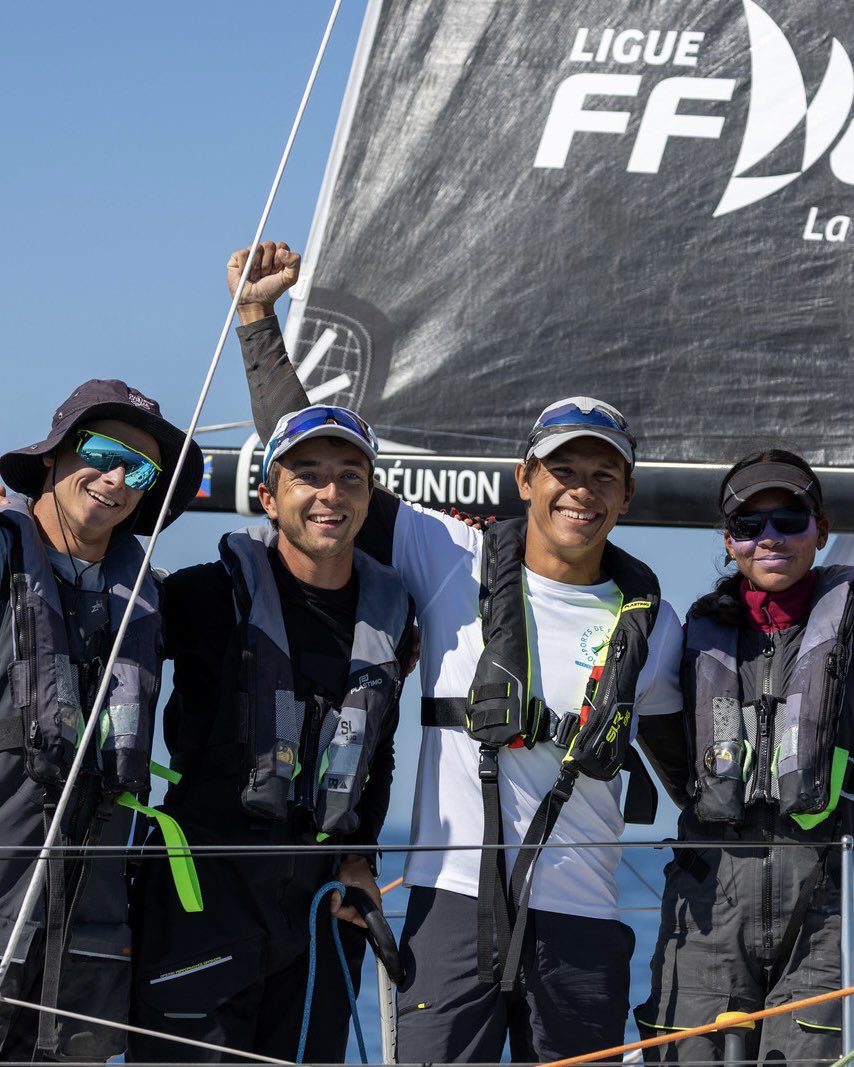 tourvoile's tweet photo. 🚩 Suspense garanti jusqu’à la dernière bouée !

Hier matin, La Réunion a remporté la grande boucle du Trophée Région Bretagne après 18h de match au soleil et sous spi 🌞⛵

📸 Alexis Courcoux / LIOT Images 

#TourVoile https://t.co/4eULXloqSk