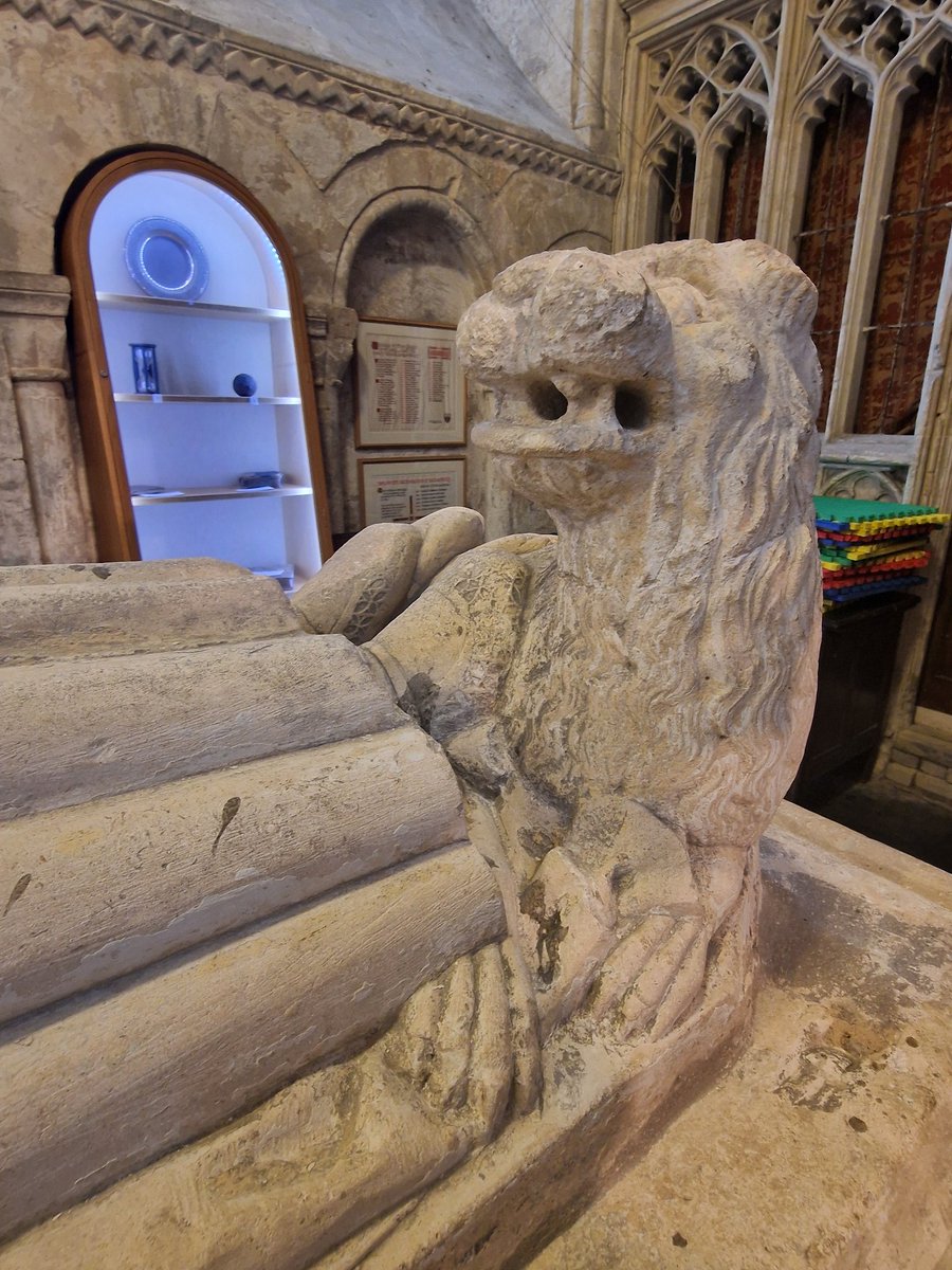 For #Caturday, here's the very proud #tinylion on King Athelstan's empty tomb in Malmesbury Abbey, #Wiltshire. The king was buried in Malmesbury in 939, but his grave lost. This tomb dates from the late C14th, pos to promote Athelstan as a saint for pilgrimage - didn't happen.