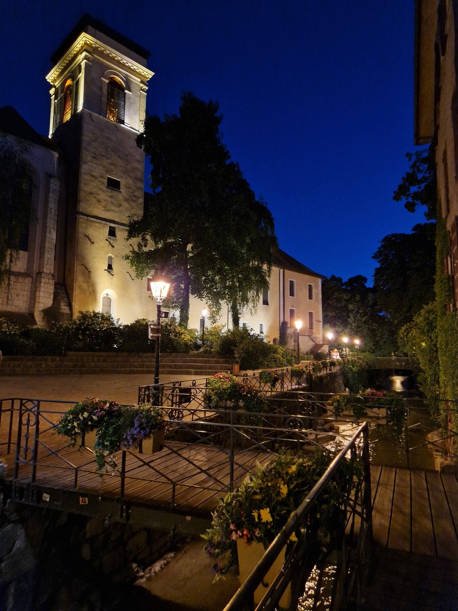 callumjames_EE's tweet image. The end of a multiday tour is always a strange feeling, not really knowing what to do with yourself.
Annecy is a nice place to be wandering aimlessly, though.