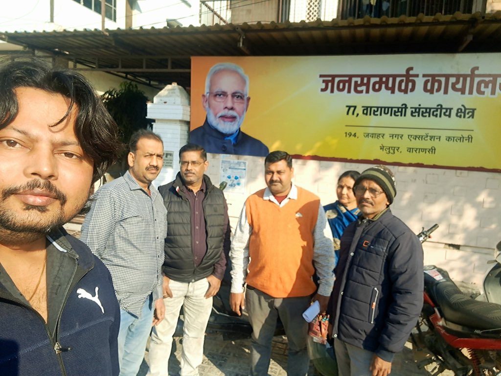 RohitnirSingh's tweet photo. पत्रकार महोदय कहा से झूठा आकड़ा लाते है,पिछले २ सालों से @PMOIndia के चक्कर लागा रहे है पर सरकार व वाराणसी मंडल हमलोग की कोई सुनवाई नही की मस्कुलर डिस्ट्रॉफी से बच्चे मर रहे है @Varanasi_DM @Saurabhmlaup @NeelkanthAd @dayalugurubjp @dileeppatelbjp @hanshraj4bjp @myogiadityanath https://t.co/zONYK78gqk