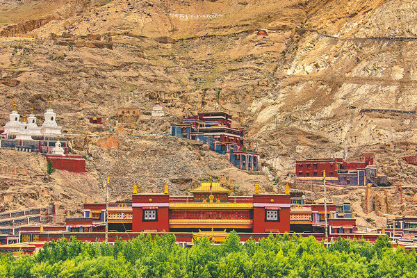 ChinaSpox_India's tweet photo. Share with you the Sakya Monastery in #Xizang Autonomous Region, China, which preserves rich ancient Tibetan cultures and arts. https://t.co/LrwEhfA4J9