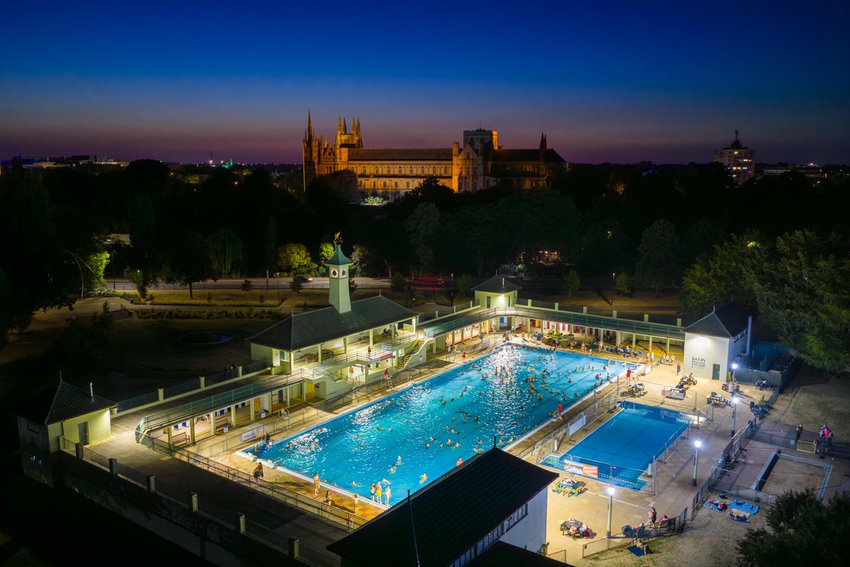 TerryHarris_cn's tweet image. Mightnight Swim at the LIDO #peterboroughuk #dronephotography #aerialphotography #peterborough @peterboroughuk @vivacity @lido_friends